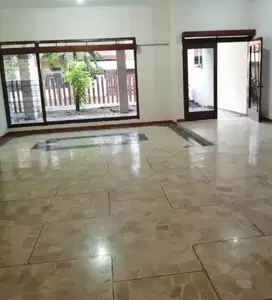 Rumah luas di Jemur Andayani Selatan,Row jalan 3 mobil