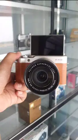 Mirrorless Fujifilm XA10
