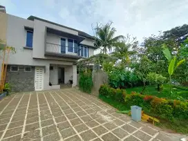 dijual rumah hook swimming pool di sentul city