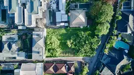 Dijual tanah berlokasi di jalan utama Bumbak Kerobokan / Badung - Bali