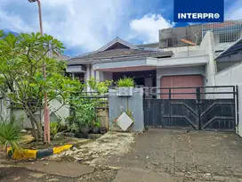 Rumah Dijual Hitung Tanah Jarang Ada Intercon Taman Kebon Jeruk