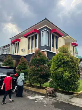 dijual rumah 2 lantai  dalam cluster full furnished