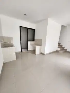 Di sewakan rumah PIK2 2 kamar tidur 2 lantai 6x10 include AC