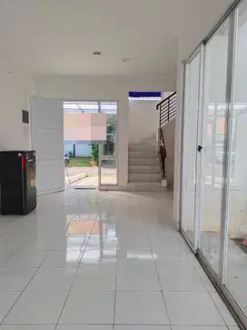 DISEWAKAN RUMAH ICON, BSD KONDISI RAPIH TERAWAT LINGKUNGAN AMAN