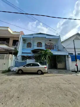 Dijual rumah siap huni 2 lantai Babatan Pantai