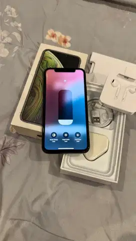 Dijual Iphone Xs Grey 64GB Lengkap Terdaftar