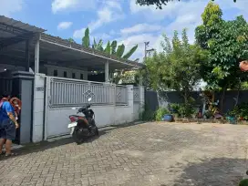Di sewakan rumah tengah kota