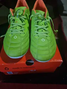 Sepatu bola minisoccer ortuseight