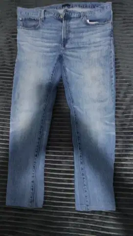 Jean slimfit uniqlo size 35/36 msh bagus warna telor asin