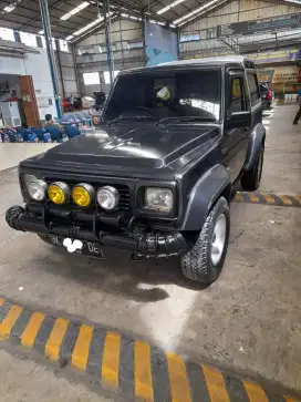 Daihatsu Taft Rocky independent 4x4 2.8 diesel tahun 1996