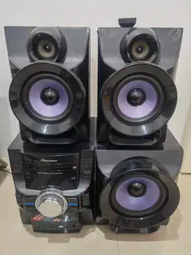 Speaker 1 set Pioneer