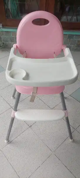 Kursi makan bayi