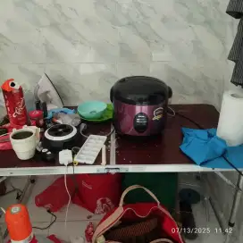 Jual cepat all in 300 RB (meja, magic com, gas Dan kompornya)