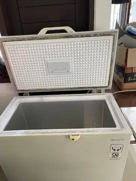 Freezer Ice Box Sharp 200 Liter