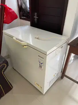 Freezer Ice Box Sharp 200 Liter