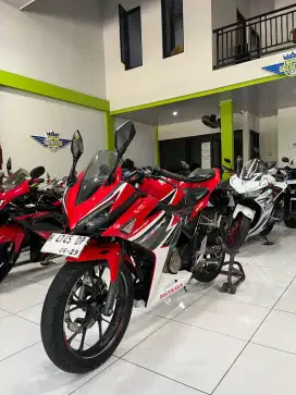 (SPM) Honda Cbr 150R tahun 2019 tangan pertama orisinil
