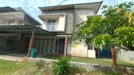 Disewakan rumah cluster depan Sentul city