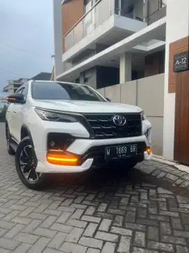 KM 17 RIBU | FORTUNER VRZ 2.4 GR SPORT 4x2 DIESEL AT SUPER ANNTTIK