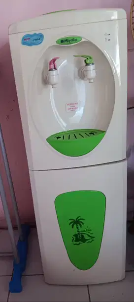 Dijual murah dispenser berdiri