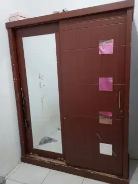 Lemari sliding besar kokoh