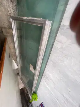 Jendela alumunium (kaca mati)