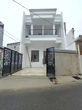 Rumah Baru 2lantai Dikalisari Pasar Rebo  Jakarta Timur