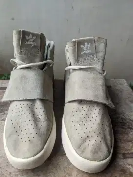 Sepatu adidas tubular 42 26.5cm