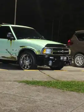 Dijual Opel Blazer Keren