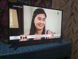 Jual tv led 32 in. Merek LG. Udah di gital. Minus dikit layar baret.