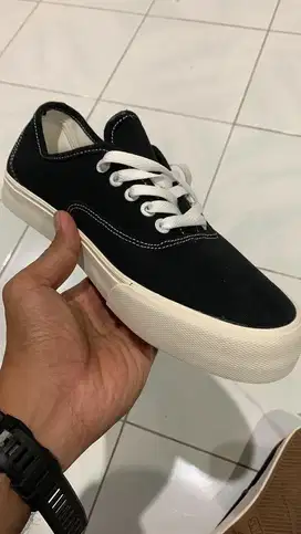 Sepatu Hitam Size 43