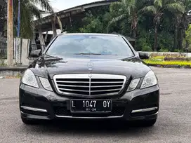 Mercedes Benz Mercy E300 Avantgarde 2011 “KM 28rb” Tgn 1 Dari Baru
