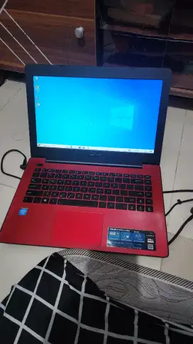Laptop asus masih normal agak lemot minta di install ulang mungkin