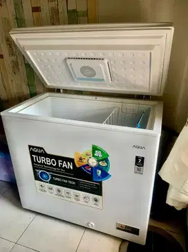 Freezer aqua tanpa bunga es mulus