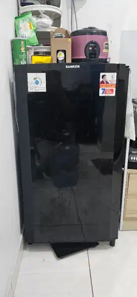 Kulkas dan Meja dapur Minimalis