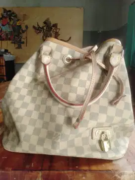 Tas LV Kawe bekas
