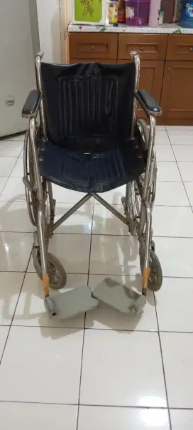 Kursi Roda Dorong