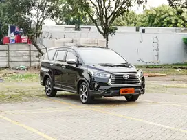 Toyota Kijang Innova Venturer 2.4 diesel 2021 hitam automatic