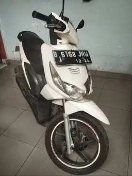 Honda beat karbu putih 2011