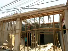 Tukang renovasi dan atap