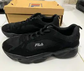 Running Shoes Sepatu Fila Sneakers Hitam Black Original Size 43 27 cm