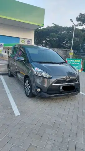 Toyota Sienta V Matic AT 2017