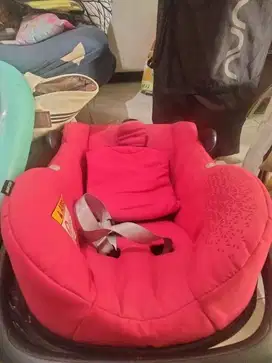 Car Seat / Tempat duduk bayi di mobil (Maxi Cosi)