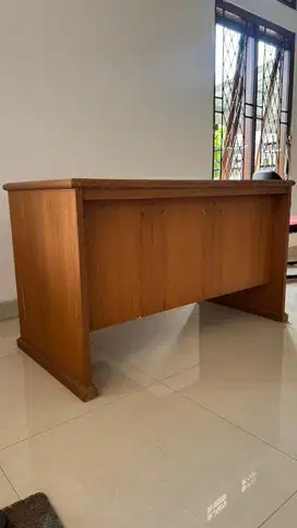 Meja Kantor bekas