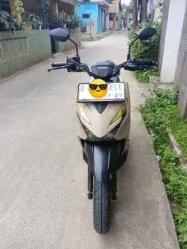 Dijual motor honda beat street bekas rasa baru