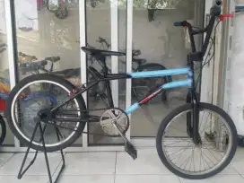 Sepeda bmx uk 20