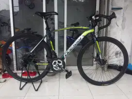 Sepeda balap road bike