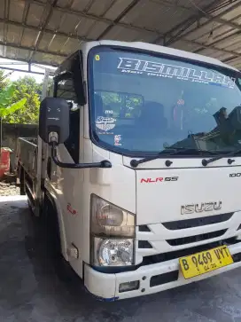Isuzu NLR 100ps engkel 4 roda bak besi cargo tahun  2020 power stering