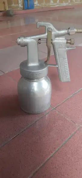 Spray gun tabung bawah