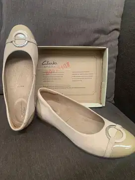 Sepatu wanita Clarks