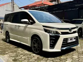 Toyota Voxy 2019 Putih